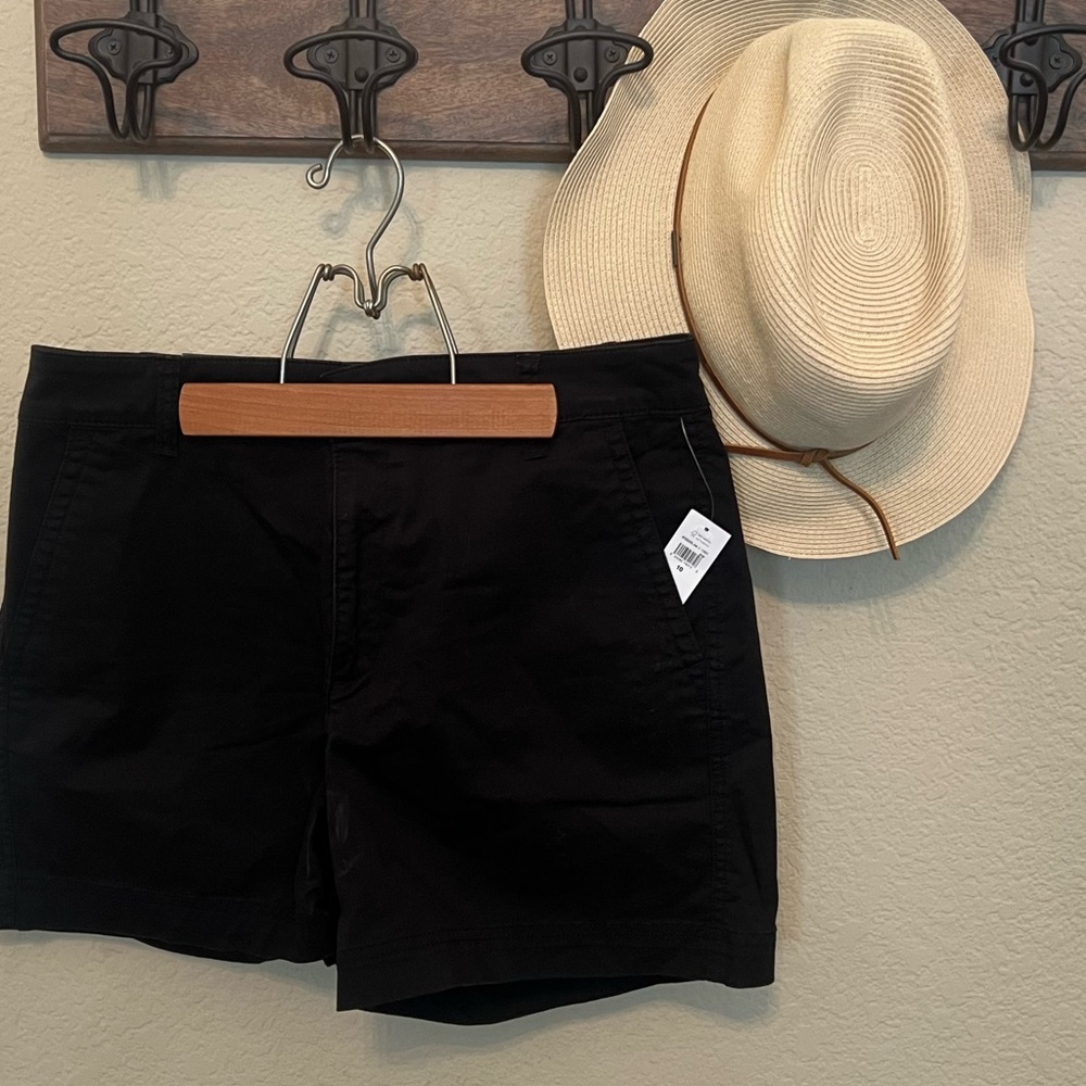 NWT-GAP Black Women's Shorts
